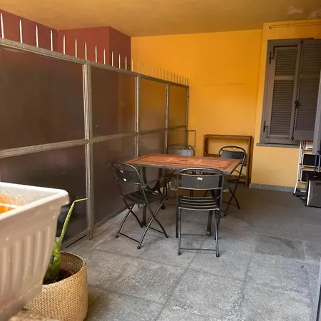 Casa Via Acqui شقة